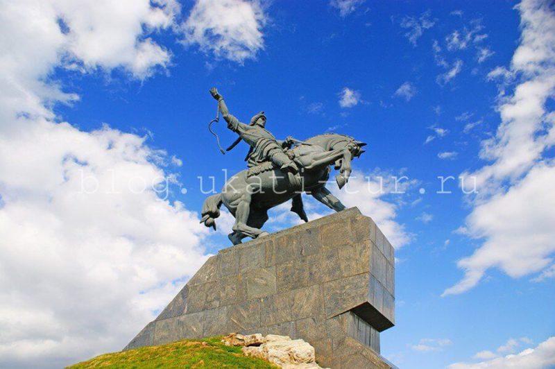 Памятник С.Юлаеву